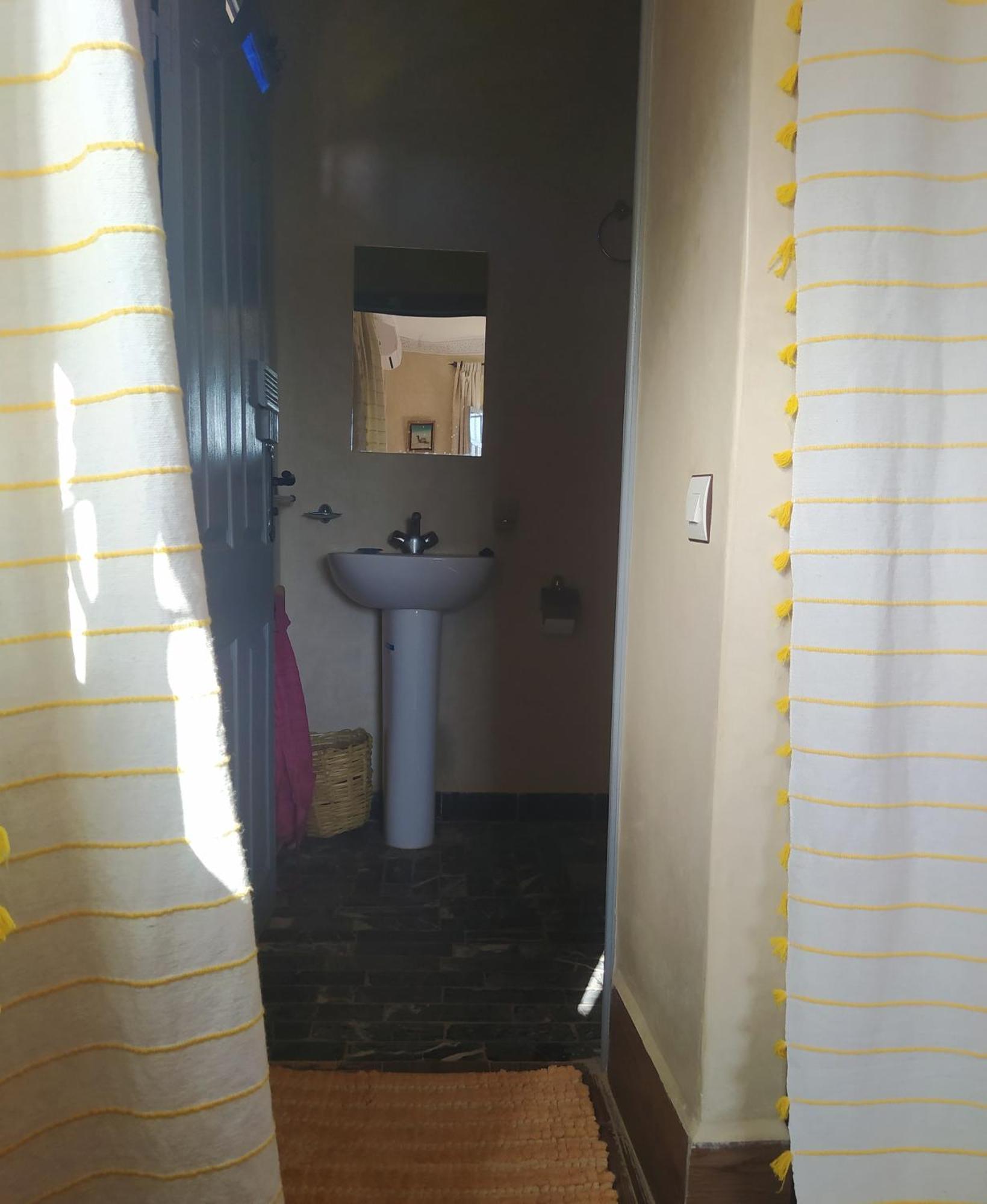 Le Petit Jardin Bed & Breakfast Demnat Bilik gambar